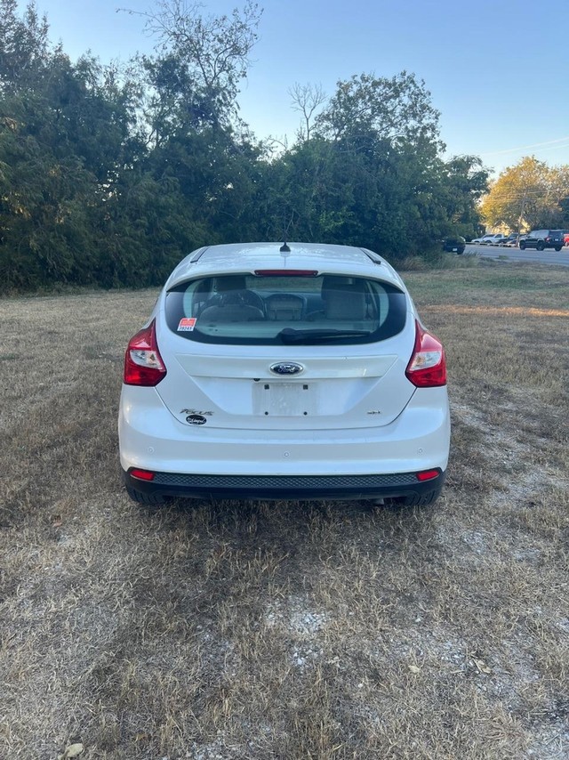 Ford Focus Vehicle Full-screen Gallery Image 05