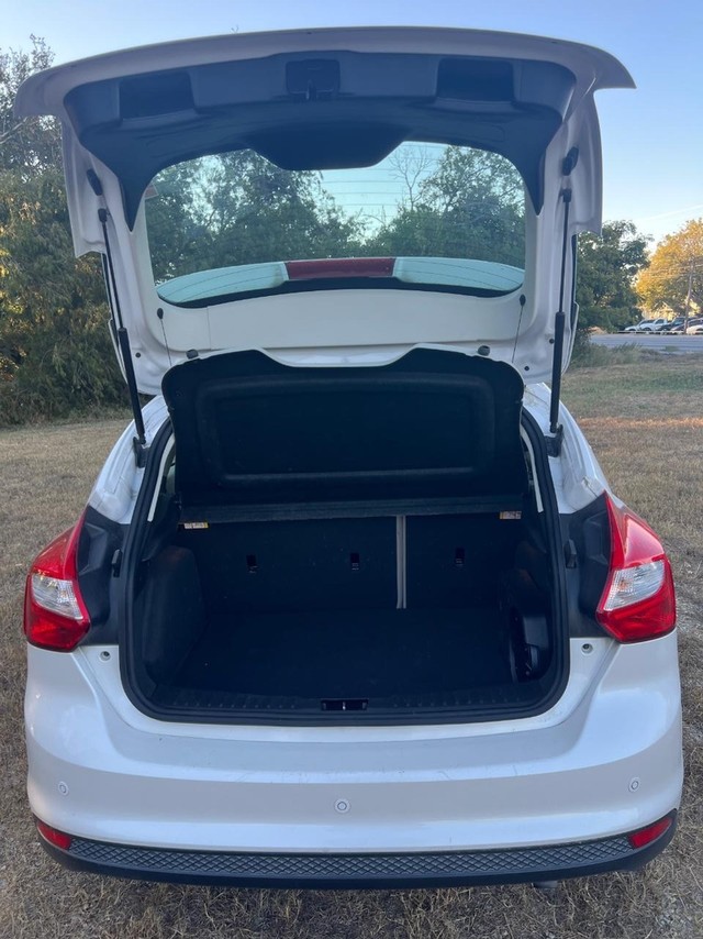 Ford Focus Vehicle Full-screen Gallery Image 06