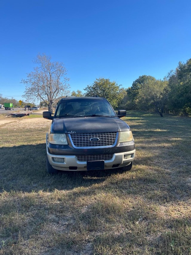 Ford Expedition Vehicle Full-screen Gallery Image 02