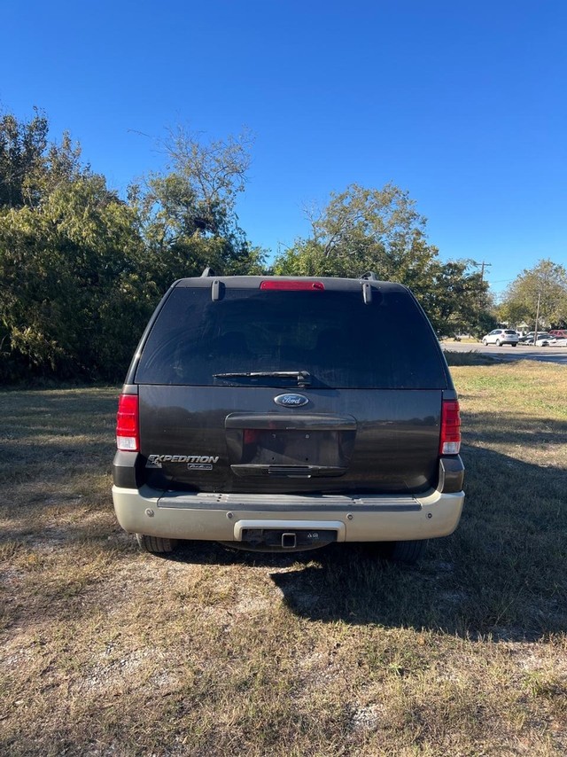 Ford Expedition Vehicle Full-screen Gallery Image 05