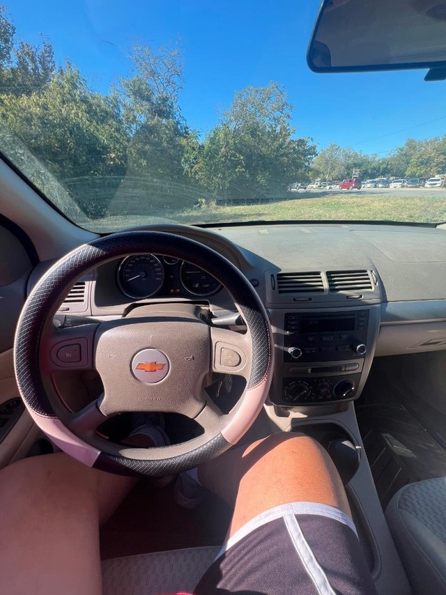 Chevrolet Cobalt Vehicle Full-screen Gallery Image 08