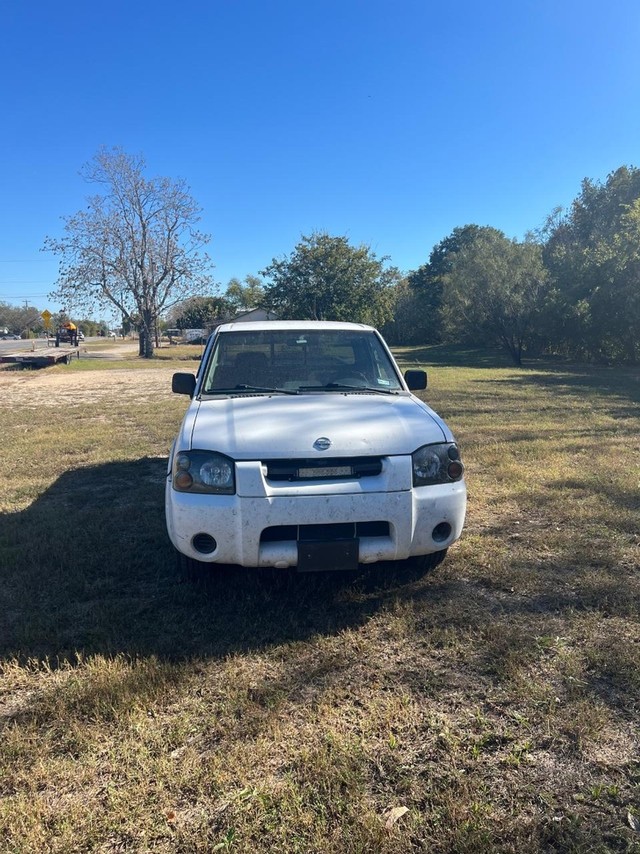 Nissan Frontier 2WD Vehicle Full-screen Gallery Image 02