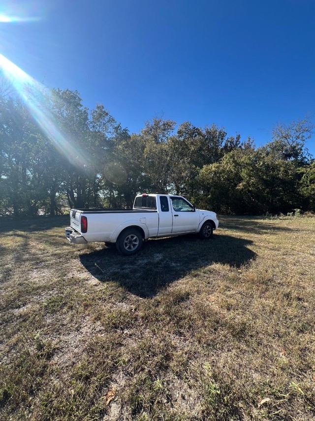 Nissan Frontier 2WD Vehicle Full-screen Gallery Image 03