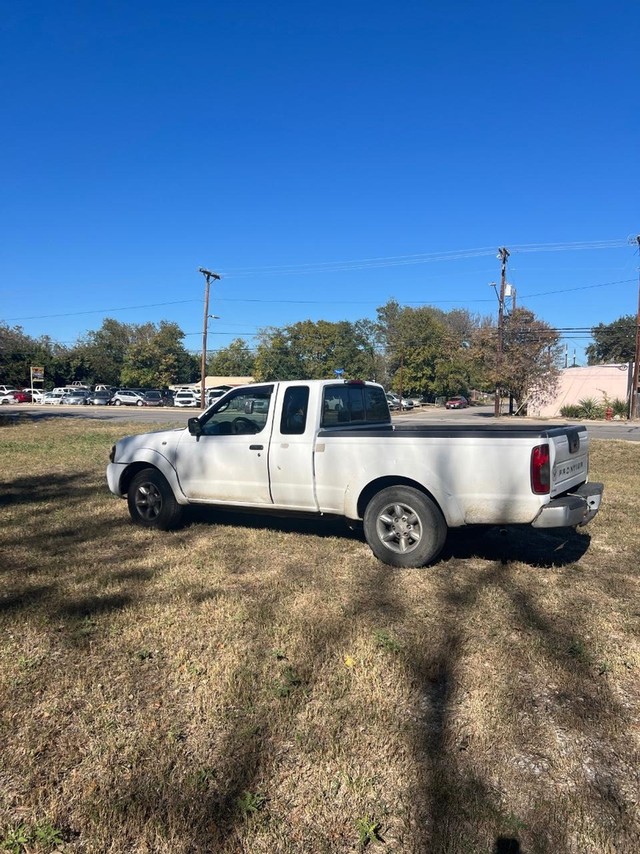 Nissan Frontier 2WD Vehicle Full-screen Gallery Image 04