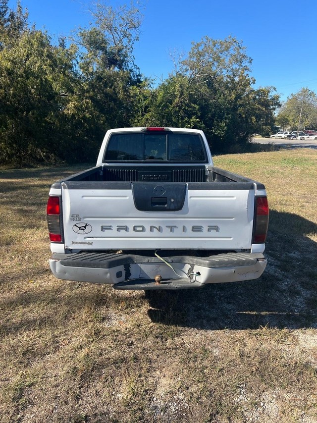 Nissan Frontier 2WD Vehicle Full-screen Gallery Image 05
