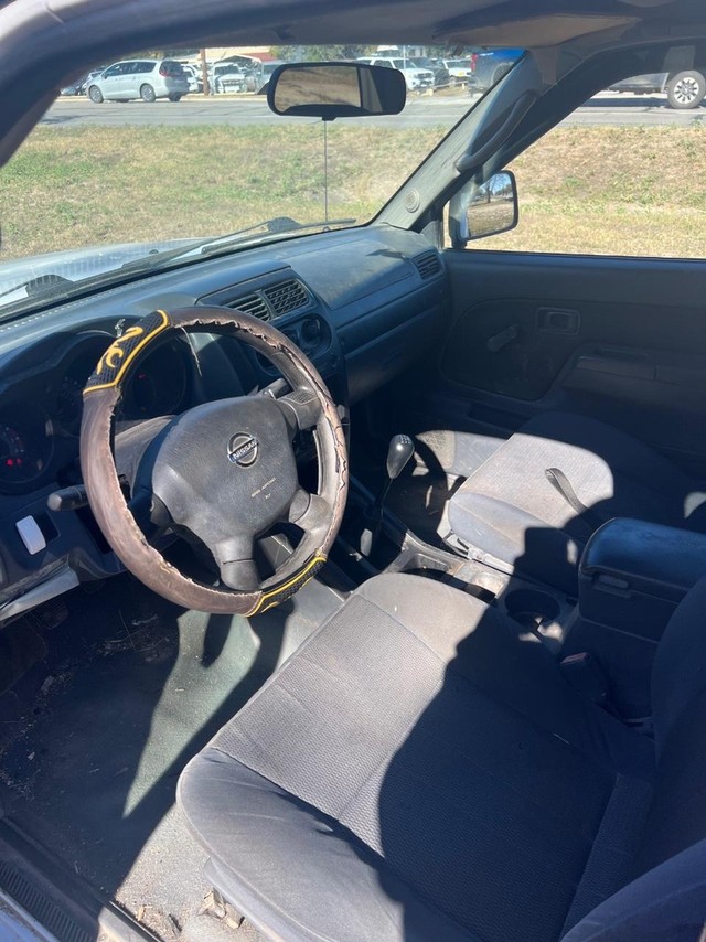 Nissan Frontier 2WD Vehicle Full-screen Gallery Image 06