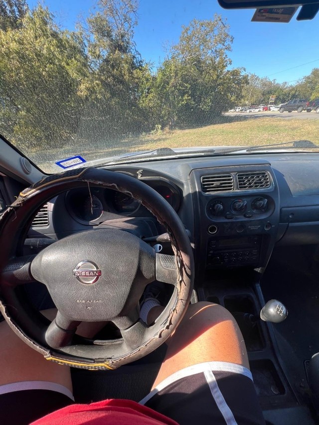 Nissan Frontier 2WD Vehicle Full-screen Gallery Image 07