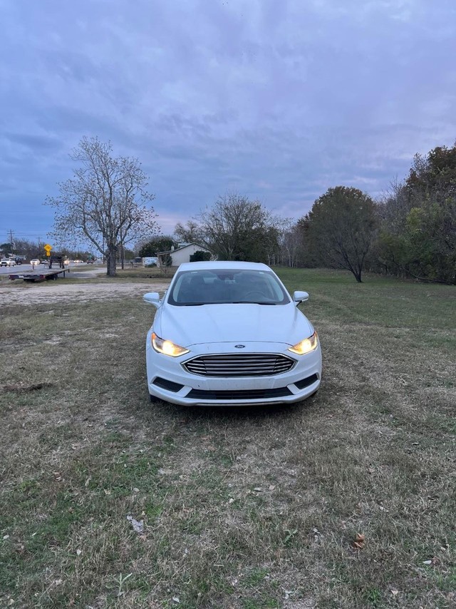 Ford Fusion Hybrid Vehicle Full-screen Gallery Image 02