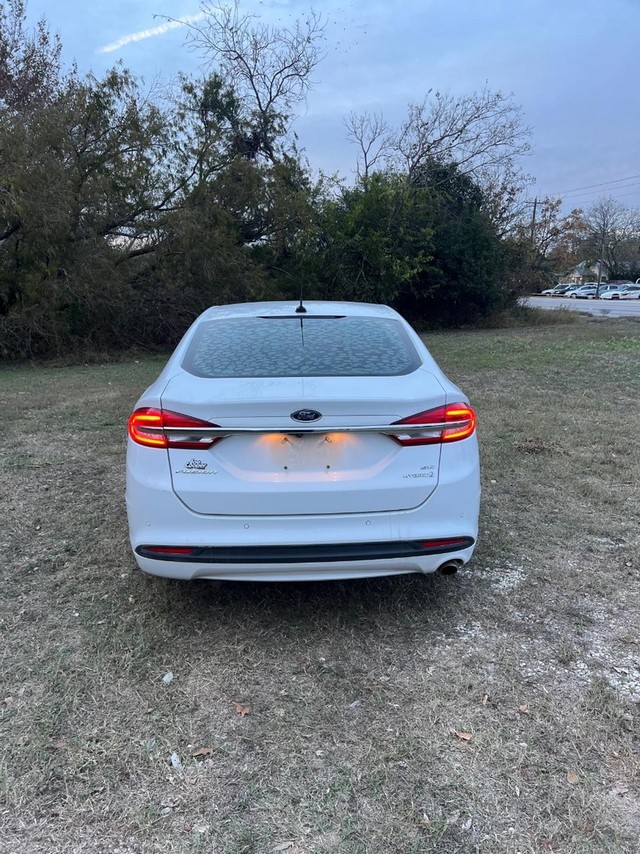 Ford Fusion Hybrid Vehicle Full-screen Gallery Image 05