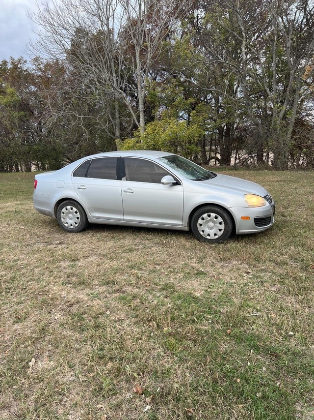 Volkswagen Jetta Sedan Vehicle Full-screen Gallery Image 02