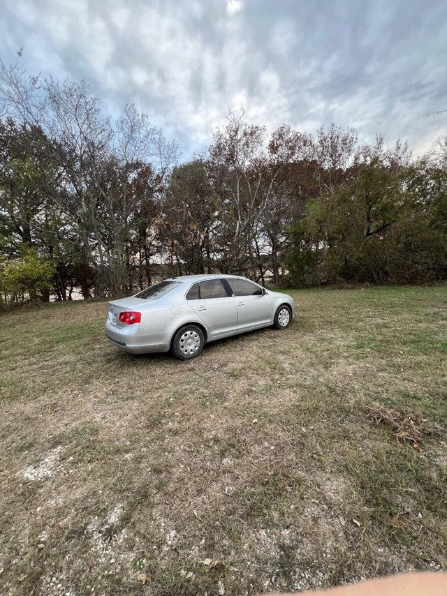 Volkswagen Jetta Sedan Vehicle Full-screen Gallery Image 03