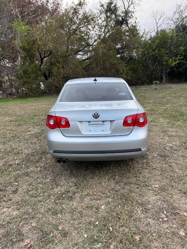 Volkswagen Jetta Sedan Vehicle Full-screen Gallery Image 05