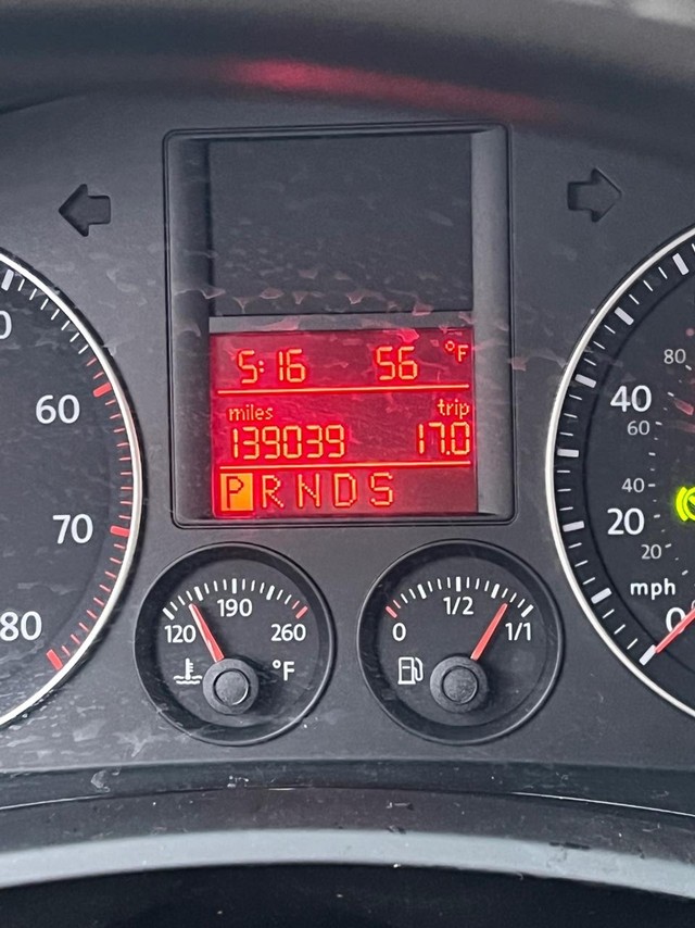 Volkswagen Jetta Sedan Vehicle Full-screen Gallery Image 06