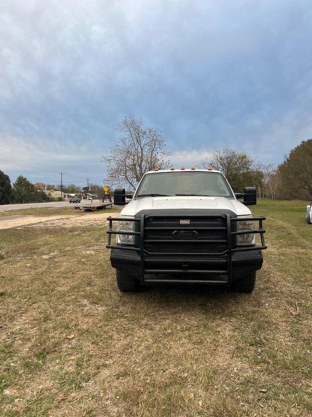 Ford Super Duty F-350 SRW Vehicle Full-screen Gallery Image 02