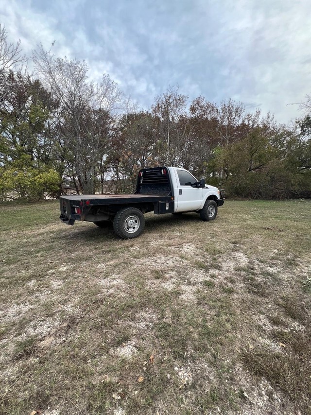 Ford Super Duty F-350 SRW Vehicle Full-screen Gallery Image 03