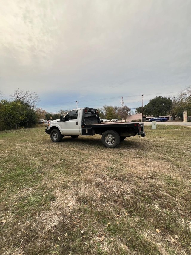 Ford Super Duty F-350 SRW Vehicle Full-screen Gallery Image 04