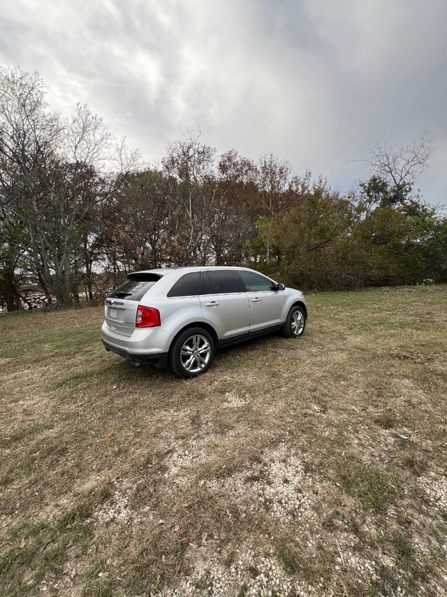 Ford Edge Vehicle Full-screen Gallery Image 03