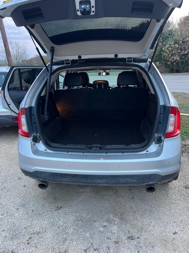 Ford Edge Vehicle Full-screen Gallery Image 06