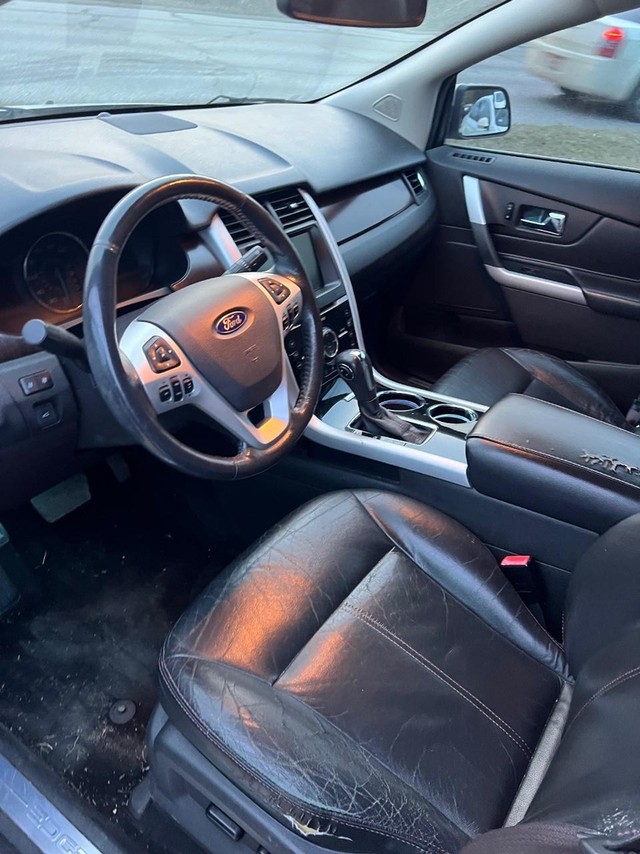 Ford Edge Vehicle Full-screen Gallery Image 07