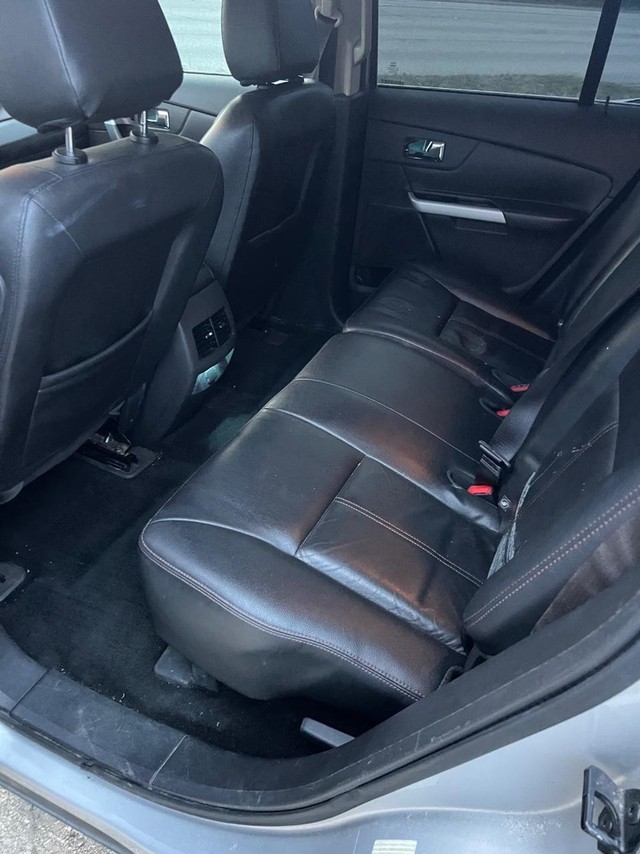 Ford Edge Vehicle Full-screen Gallery Image 08