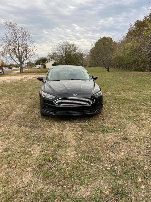 Ford Fusion Vehicle Full-screen Gallery Image 02