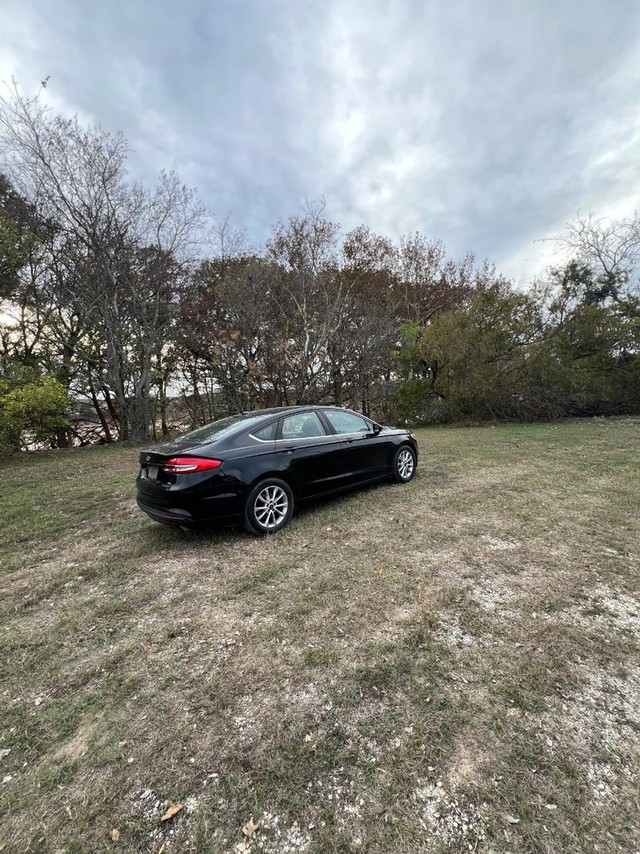 Ford Fusion Vehicle Full-screen Gallery Image 03