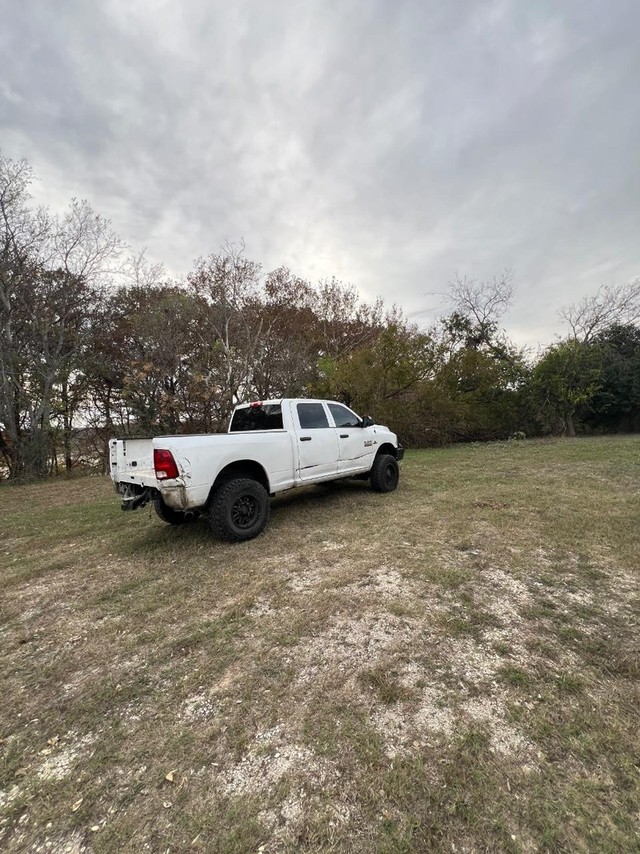 Ram 2500 Vehicle Full-screen Gallery Image 03