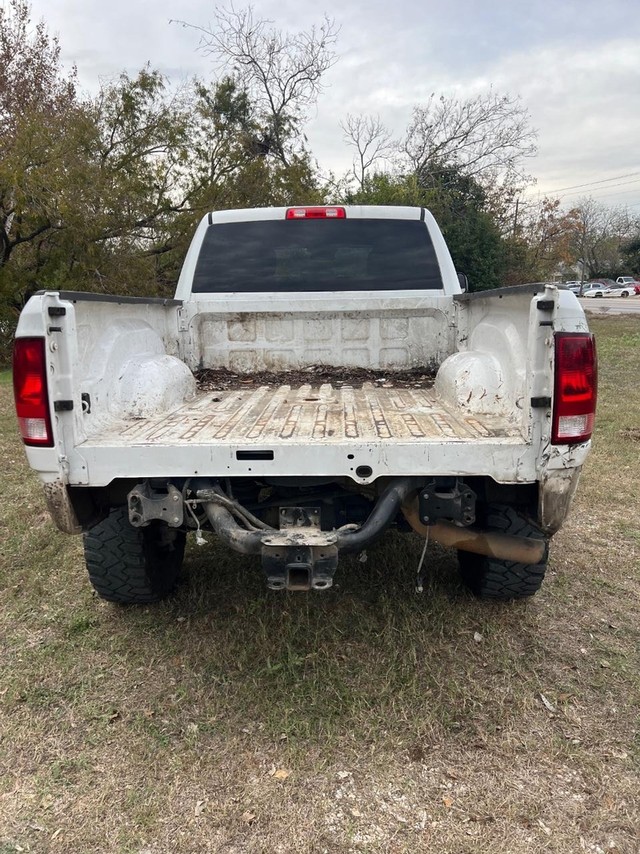 Ram 2500 Vehicle Full-screen Gallery Image 05