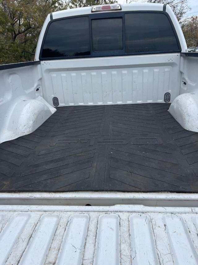 Ford F-150 Vehicle Full-screen Gallery Image 05