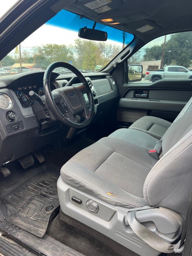 Ford F-150 Vehicle Full-screen Gallery Image 07