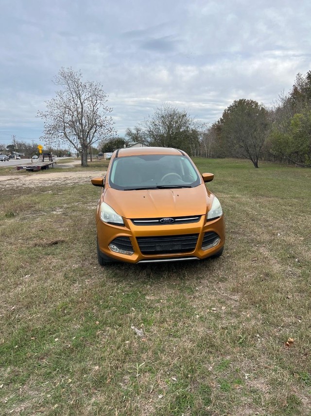 Ford Escape Vehicle Full-screen Gallery Image 02