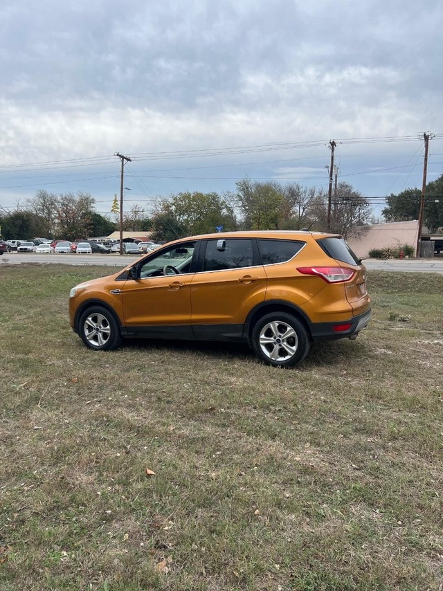Ford Escape Vehicle Full-screen Gallery Image 04