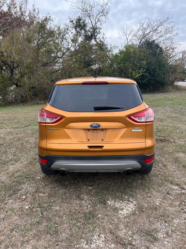 Ford Escape Vehicle Full-screen Gallery Image 05