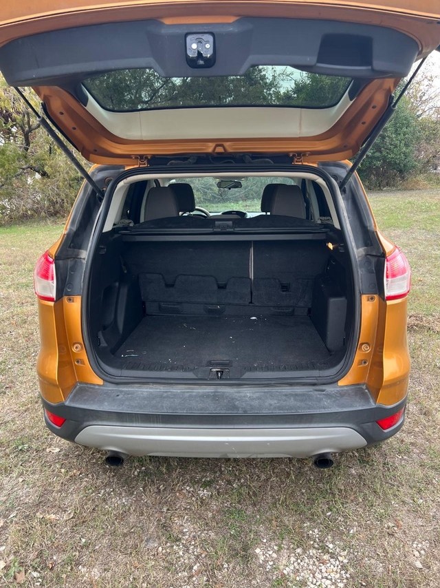 Ford Escape Vehicle Full-screen Gallery Image 06