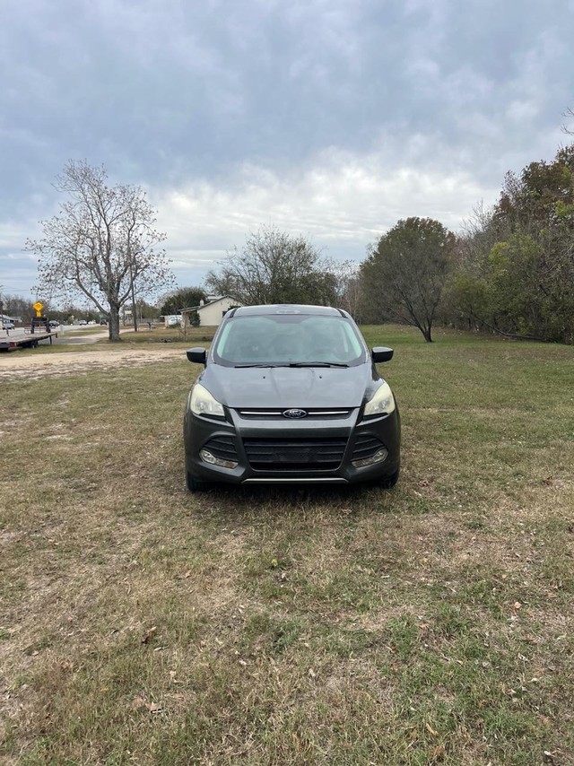 Ford Escape Vehicle Full-screen Gallery Image 02
