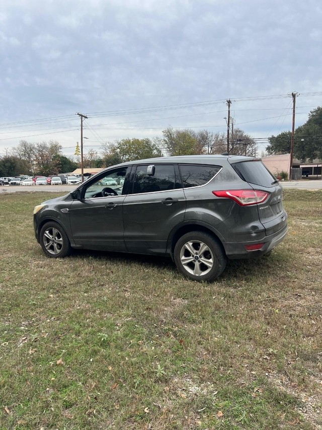Ford Escape Vehicle Full-screen Gallery Image 04
