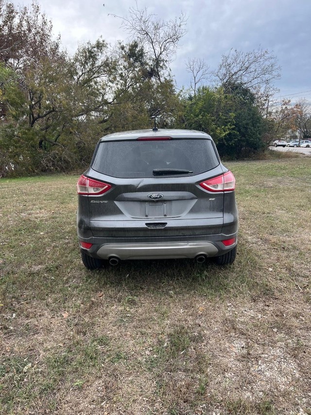Ford Escape Vehicle Full-screen Gallery Image 05