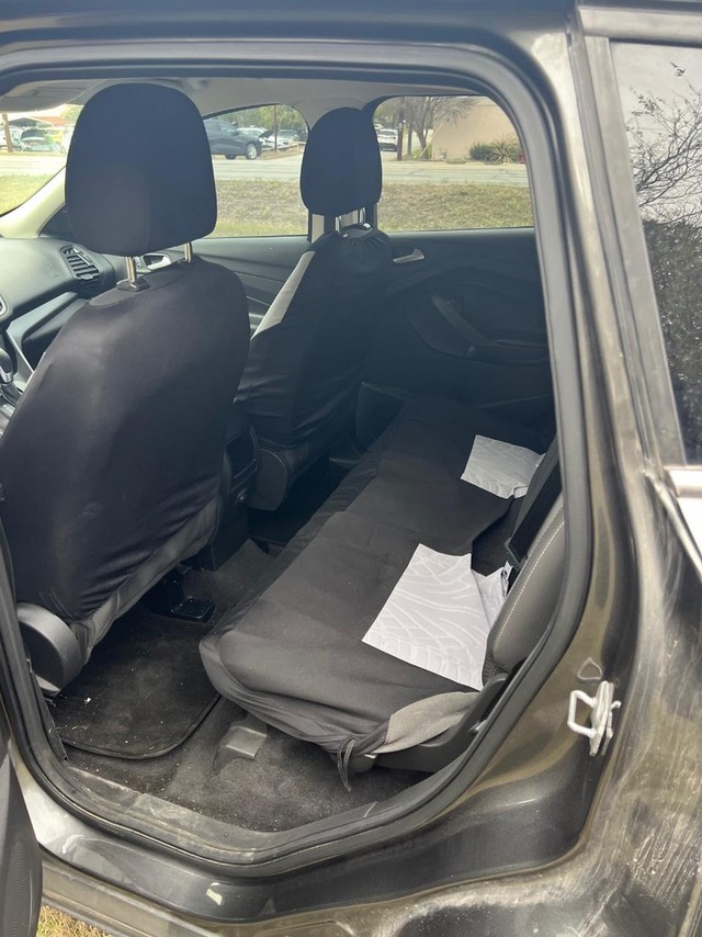 Ford Escape Vehicle Full-screen Gallery Image 08