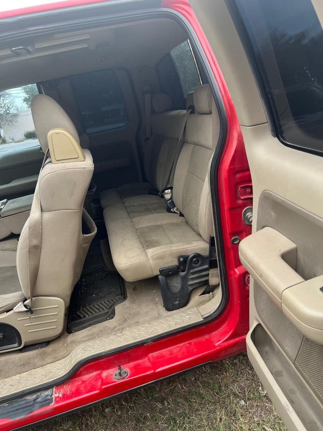 Ford F-150 Vehicle Full-screen Gallery Image 08