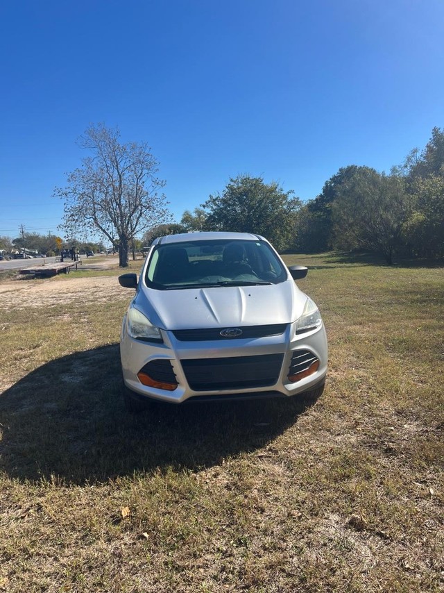 Ford Escape Vehicle Full-screen Gallery Image 02