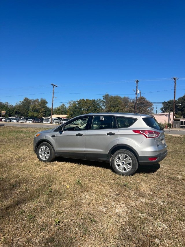 Ford Escape Vehicle Full-screen Gallery Image 04