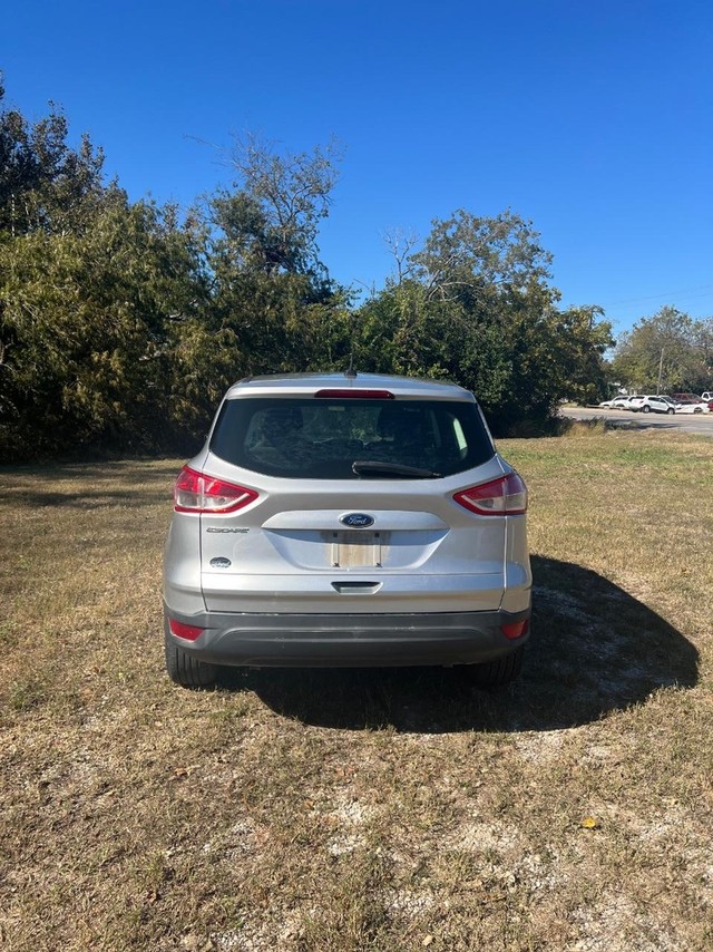 Ford Escape Vehicle Full-screen Gallery Image 05