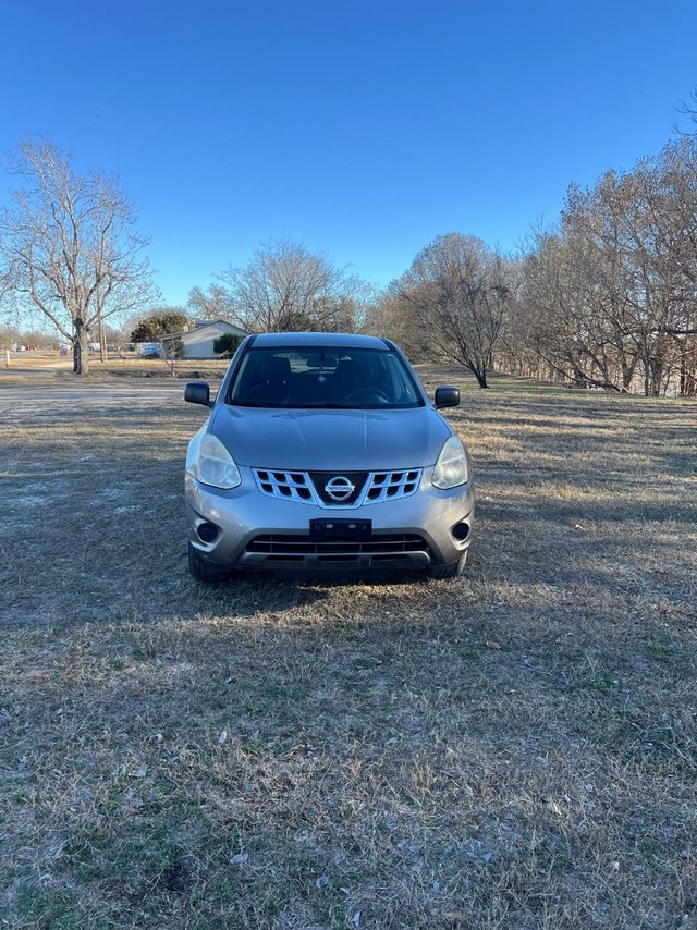 Nissan Rogue Vehicle Full-screen Gallery Image 02
