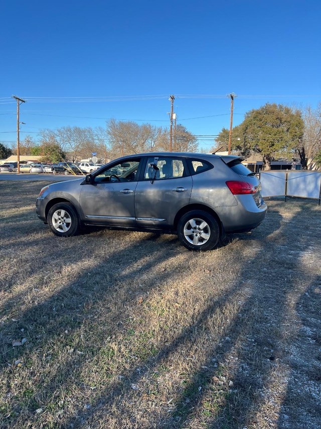 Nissan Rogue Vehicle Full-screen Gallery Image 04