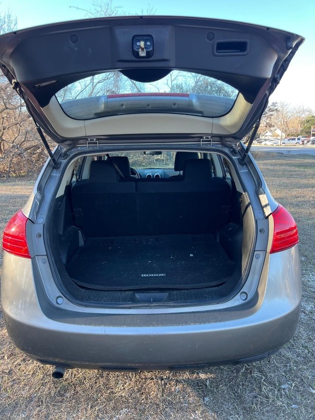 Nissan Rogue Vehicle Full-screen Gallery Image 05