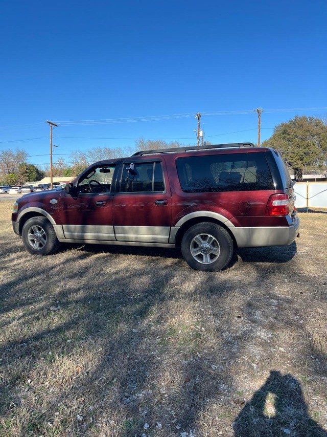 Ford Expedition EL Vehicle Full-screen Gallery Image 04