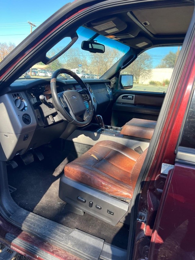 Ford Expedition EL Vehicle Full-screen Gallery Image 06
