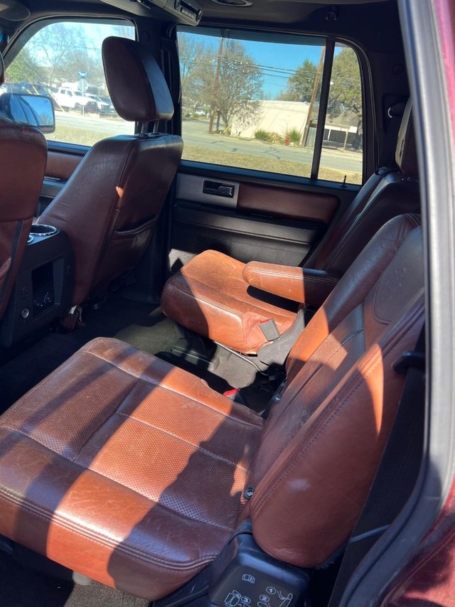 Ford Expedition EL Vehicle Full-screen Gallery Image 07
