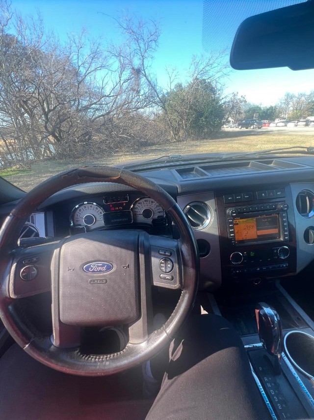 Ford Expedition EL Vehicle Full-screen Gallery Image 08