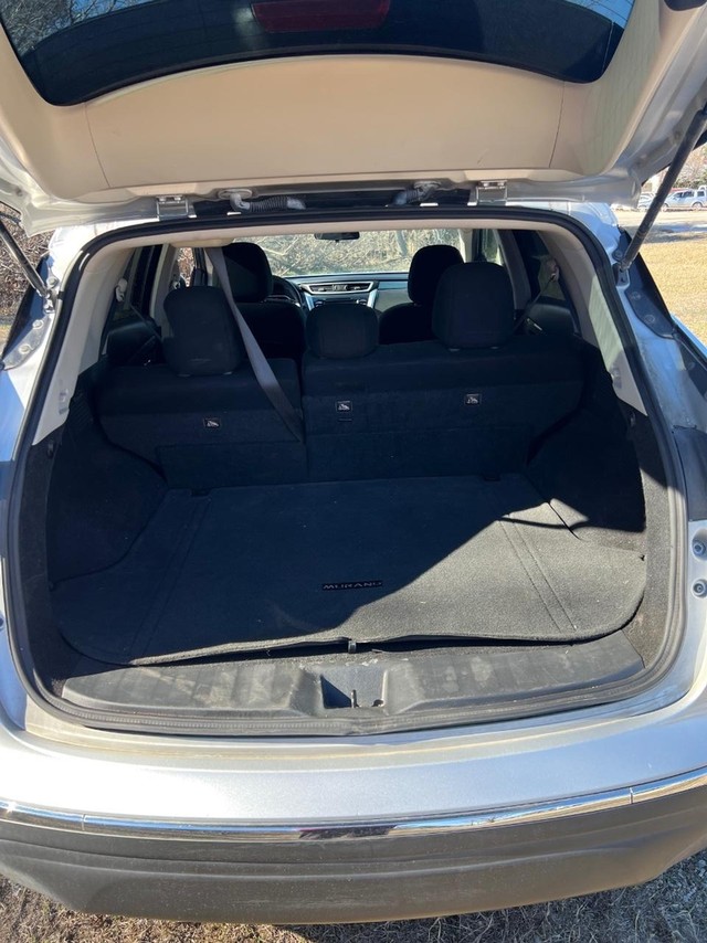 Nissan Murano Vehicle Full-screen Gallery Image 05